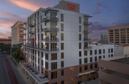 Museum District Hotel | Hampton Inn and Suites Austin University Capitol