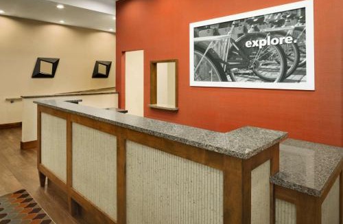 North Clayton Hotel | Hampton Inn and Suites Clayton/St. Louis-Galleria Area