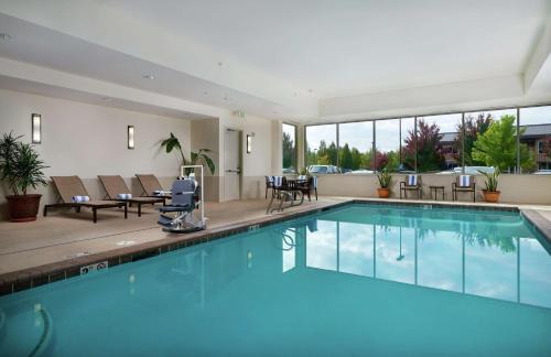 Southeast Salem Hotel | Hampton Inn and Suites Salem