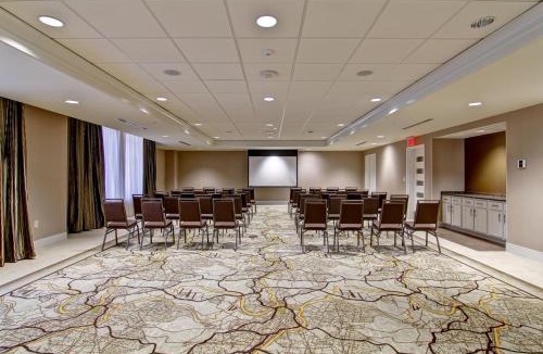 Central Business District Hotel | Hampton Inn and Suites Cincinnati - Downtown