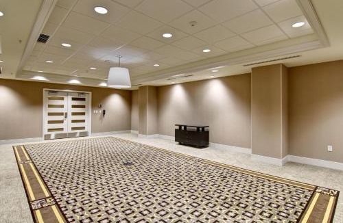 Central Business District Hotel | Hampton Inn and Suites Cincinnati - Downtown