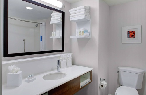 Manchester Hotel | Hampton Inn and Suites Manchester