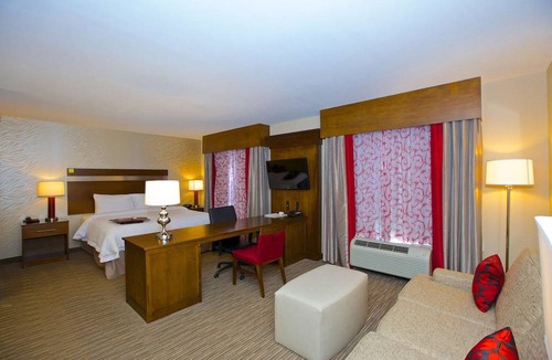 McDonough Hotel | Hampton Inn Atlanta McDonough