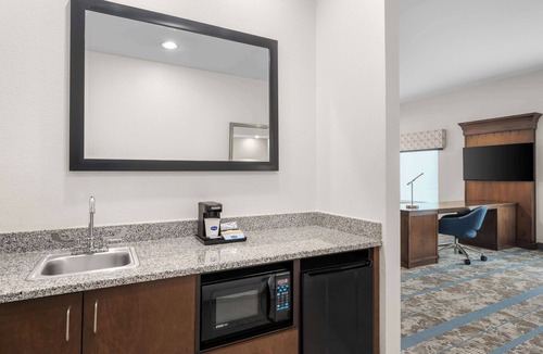 McDonough Hotel | Hampton Inn Atlanta McDonough