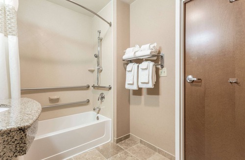 Auburn Hotel | Hampton Inn Auburn