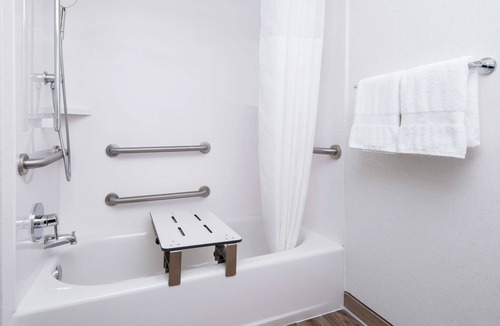 St. Johns Hotel | Hampton Inn Austin North @ I - 35 & Hwy 183