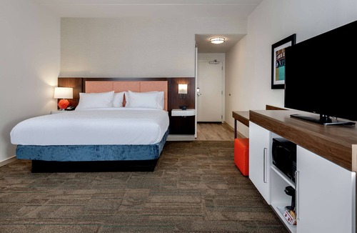 Baltimore Hotel | Hampton Inn Baltimore Bayview Campus
