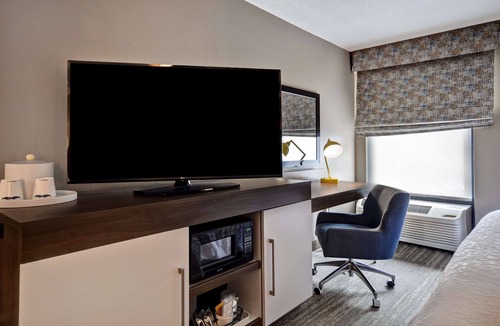 Crestline Heights Hotel | Hampton Inn Birmingham-Colonnade 280