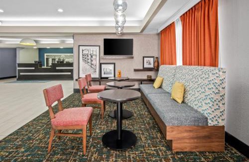 Bloomington Hotel | Hampton Inn Bloomington West