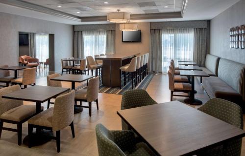 Revere Hotel | Hampton Inn Boston Logan Airport