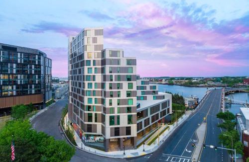 D Street - West Broadway Hotel | Hampton Inn Boston Seaport District