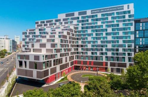 D Street - West Broadway Hotel | Hampton Inn Boston Seaport District