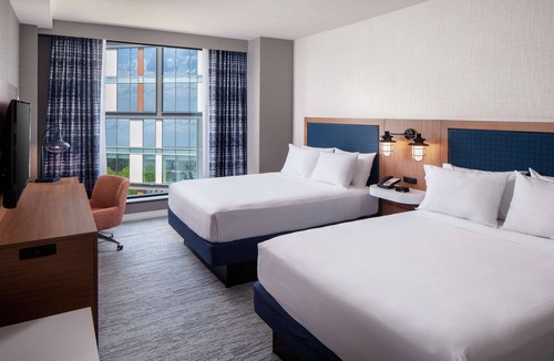 D Street - West Broadway Hotel | Hampton Inn Boston Seaport District