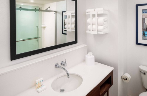 D Street - West Broadway Hotel | Hampton Inn Boston Seaport District