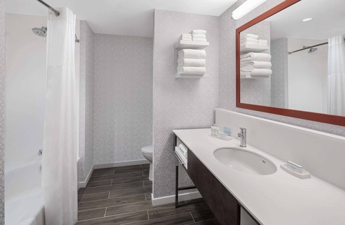 Woburn Hotel | Hampton Inn Boston Woburn