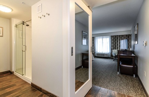 Brighton Hotel | Hampton Inn Brighton