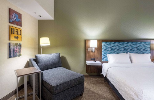 West Seneca Hotel | Hampton Inn Buffalo South/I-90