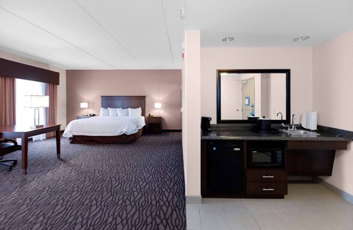 Homeacre-Lyndora Hotel | Hampton Inn Butler
