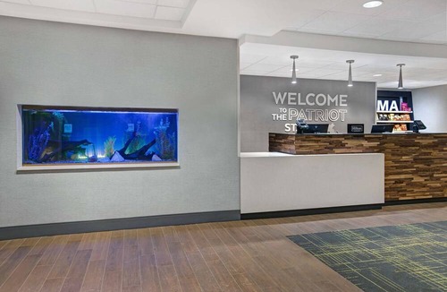 Westfield Hotel | Hampton Inn by Hilton Westfield