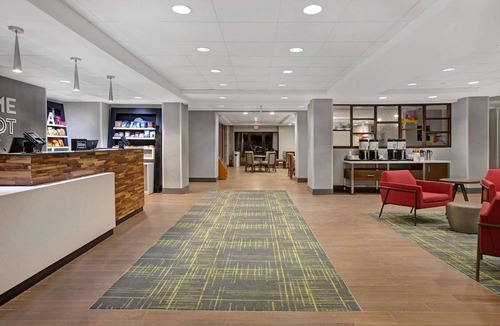 Westfield Hotel | Hampton Inn by Hilton Westfield