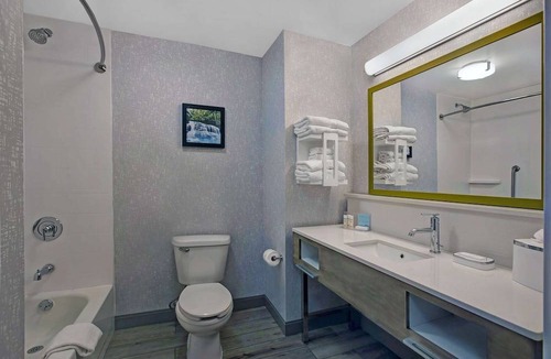 Westfield Hotel | Hampton Inn by Hilton Westfield