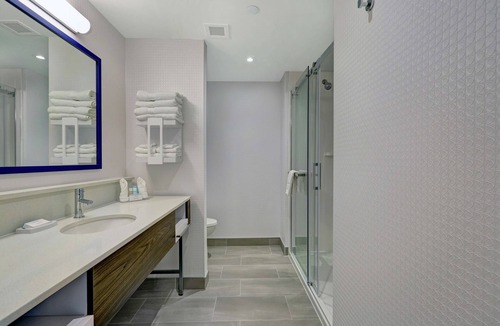 Peterborough Hotel | Hampton Inn by Hilton Peterborough