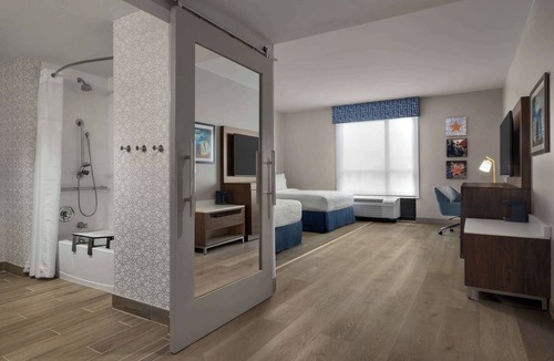 Holly Hotel | Hampton Inn by Hilton Austin East Side 5th Street