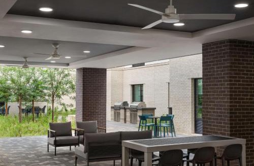Holly Hotel | Hampton Inn by Hilton Austin East Side 5th Street