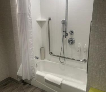 Kingston Hotel | Hampton Inn By Hilton Kingston