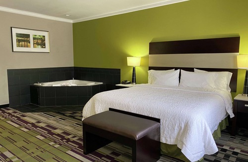 New Llano Hotel | Hampton Inn by Hilton Leesville Fort Polk