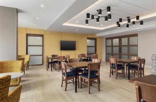 Anjou Hotel | Hampton Inn by Hilton Montreal East Anjou