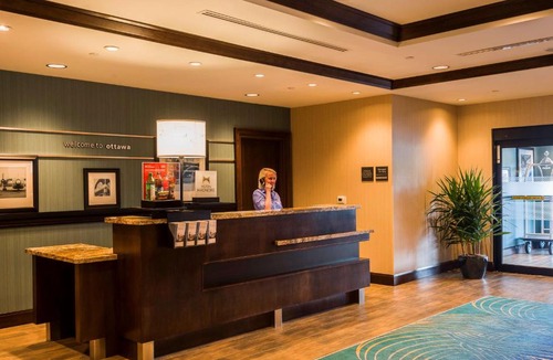 Ottawa Division Hotel | Hampton Inn by Hilton Ottawa Airport