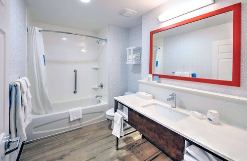 Ottawa Division Hotel | Hampton Inn by Hilton Ottawa