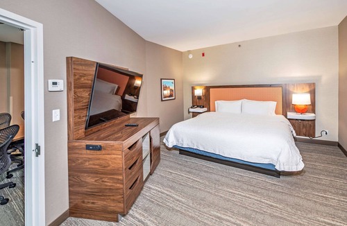 Ottawa Division Hotel | Hampton Inn by Hilton Ottawa