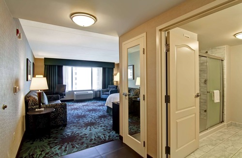 Airport Corporate Hotel | Hampton Inn by Hilton Toronto Airport Corporate Centre