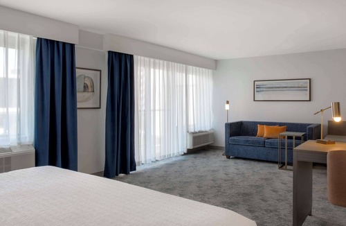 Downtown Winnipeg Hotel | Hampton Inn by Hilton Winnipeg Downtown