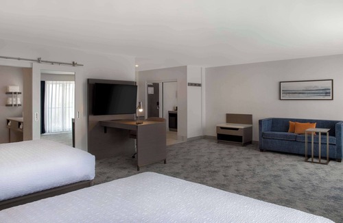 Downtown Winnipeg Hotel | Hampton Inn by Hilton Winnipeg Downtown