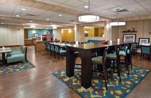 Canton Hotel | Hampton Inn Canton