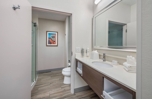 Hollywood Hotel | Hampton Inn Channel Islands Harbor/Oxnard