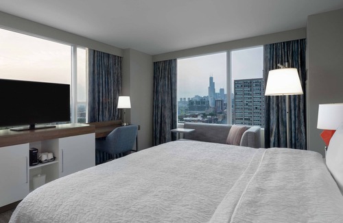 Near South Side Hotel | Hampton Inn Chicago McCormick Place