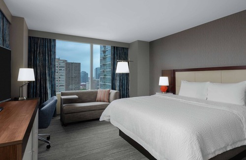Near South Side Hotel | Hampton Inn Chicago McCormick Place