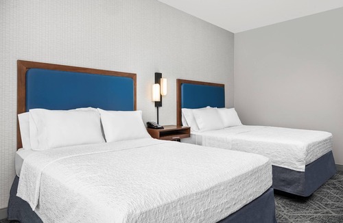 Rogers Park Hotel | Hampton Inn Chicago North-Loyola Station