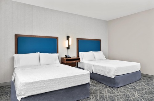 Rogers Park Hotel | Hampton Inn Chicago North-Loyola Station