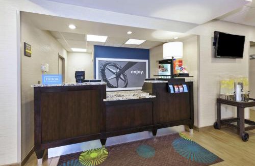 Clinton Hotel | Hampton Inn Clinton