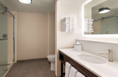 The Vista Hotel | Hampton Inn Columbia-Downtown Historic District