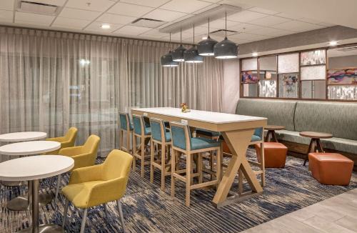 Columbus Hotel | Hampton Inn Columbus