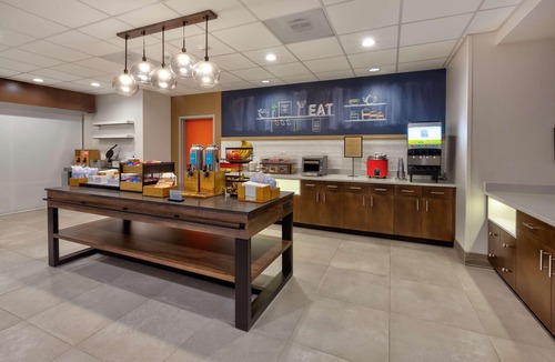 Danville Hotel | Hampton Inn Danville, VA