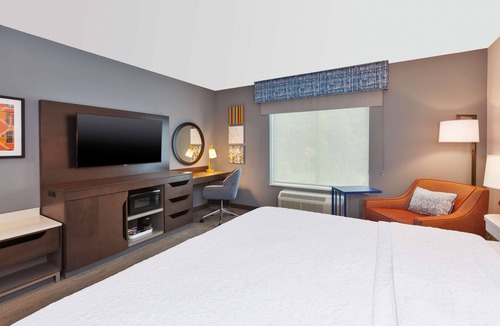 Danville Hotel | Hampton Inn Danville, VA