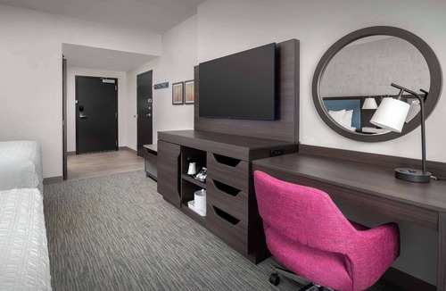 Pineapple Grove Arts District Hotel | Hampton Inn Delray Beach