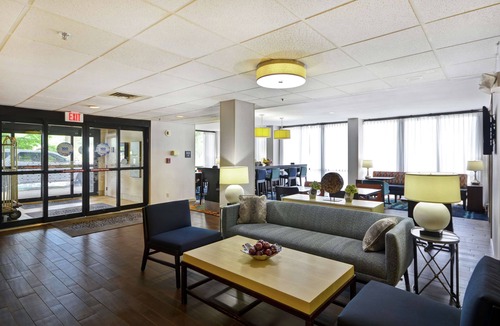 Madison Heights Hotel | Hampton Inn Detroit/Madison Heights/South Troy